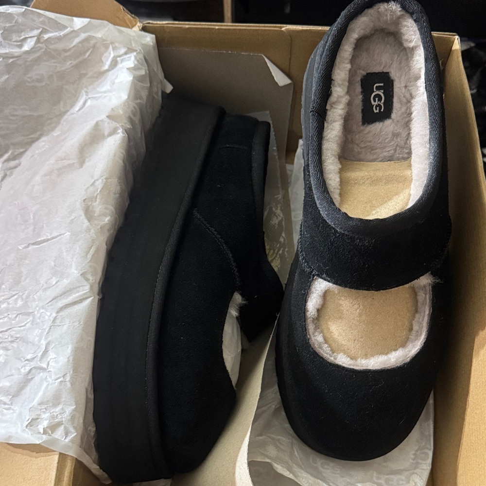 UGG Women Black Slippers with Plush Lining